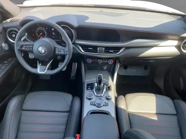 ALFA ROMEO STELVIO (8/15)