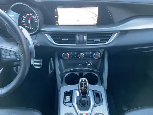 ALFA ROMEO STELVIO VELOCE (13/15)