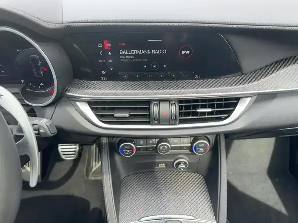 ALFA ROMEO STELVIO QUADRIFOGLIO (10/15)