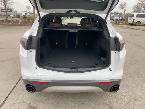 ALFA ROMEO STELVIO (13/15)