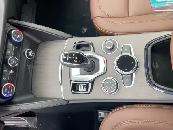 ALFA ROMEO STELVIO (14/15)