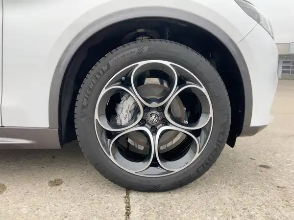 ALFA ROMEO STELVIO (7/15)