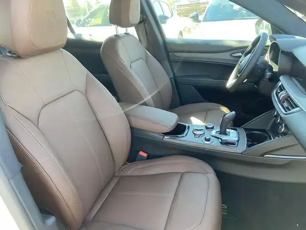 ALFA ROMEO STELVIO (8/12)