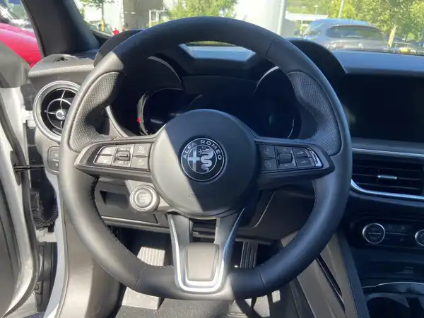 ALFA ROMEO STELVIO (10/12)