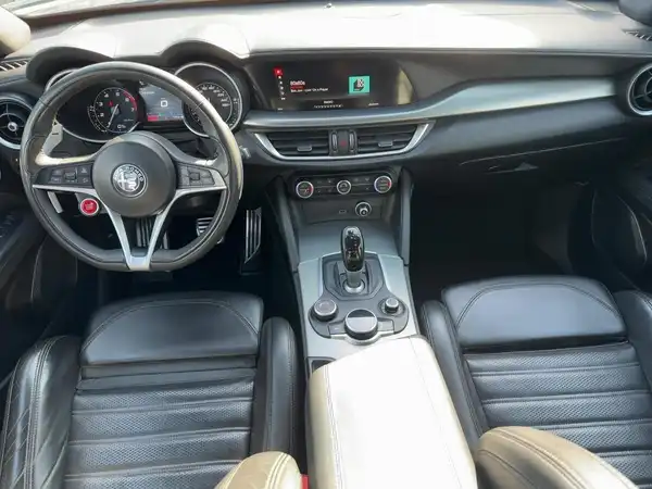 ALFA ROMEO STELVIO (8/15)
