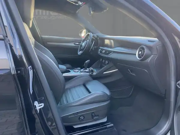 ALFA ROMEO STELVIO VELOCE (11/15)