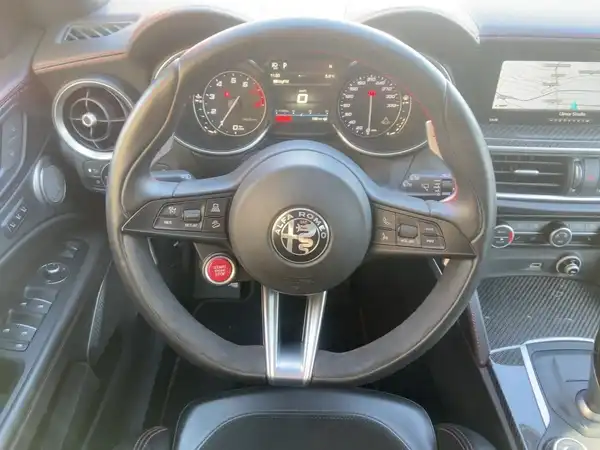 ALFA ROMEO STELVIO QUADRIFOGLIO (12/15)