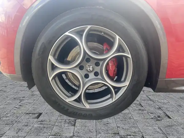 ALFA ROMEO STELVIO (6/15)