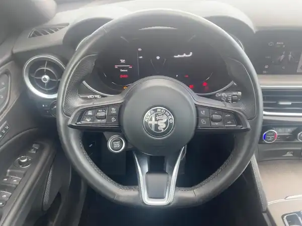 ALFA ROMEO STELVIO (8/15)