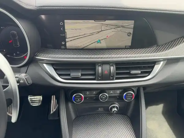 ALFA ROMEO STELVIO QUADRIFOGLIO (10/15)