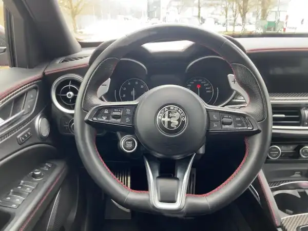 ALFA ROMEO STELVIO VELOCE (9/15)
