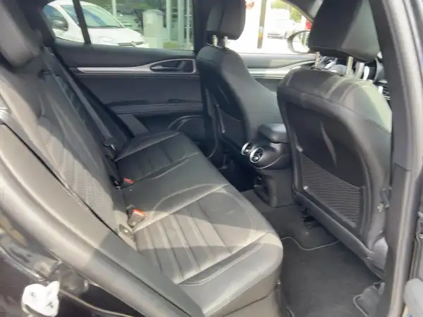 ALFA ROMEO STELVIO VELOCE (12/15)