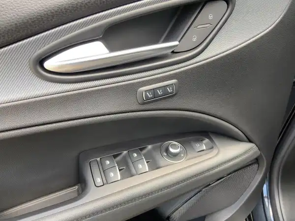 ALFA ROMEO STELVIO VELOCE (14/15)