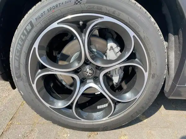 ALFA ROMEO STELVIO (7/15)