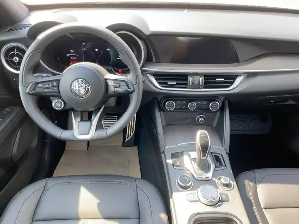 ALFA ROMEO STELVIO (8/15)