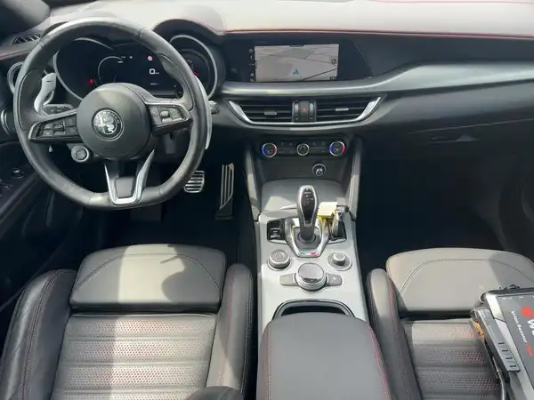 ALFA ROMEO STELVIO (8/15)