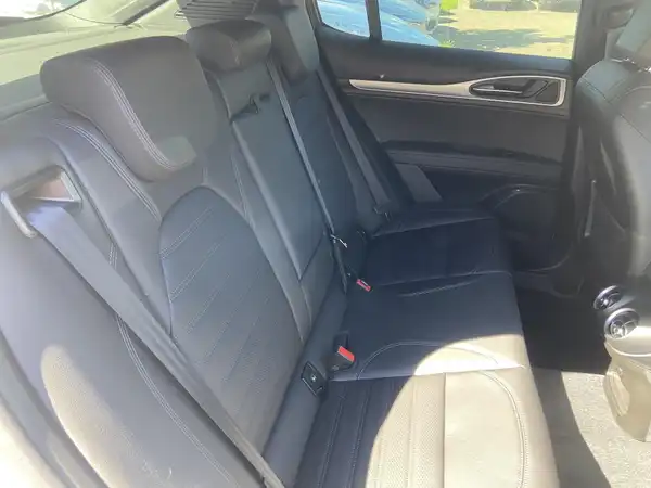 ALFA ROMEO STELVIO VELOCE (9/12)