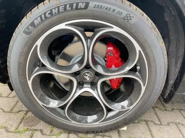 ALFA ROMEO STELVIO VELOCE (7/15)