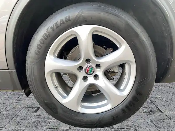 ALFA ROMEO STELVIO SUPER (7/15)