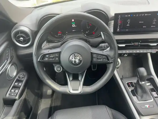 ALFA ROMEO TONALE VELOCE (9/15)