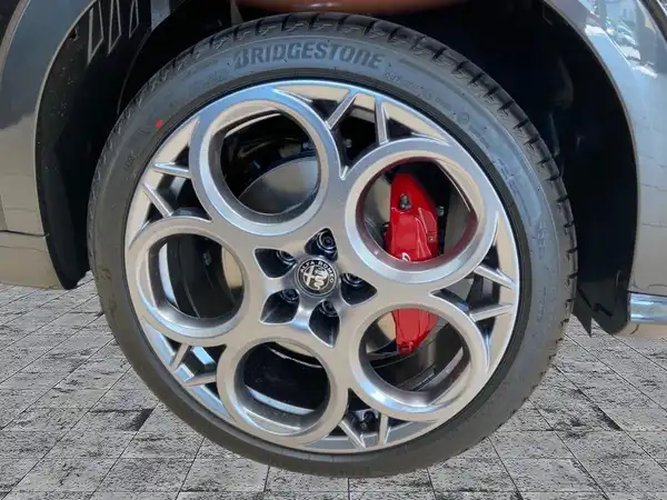 ALFA ROMEO TONALE VELOCE (6/15)