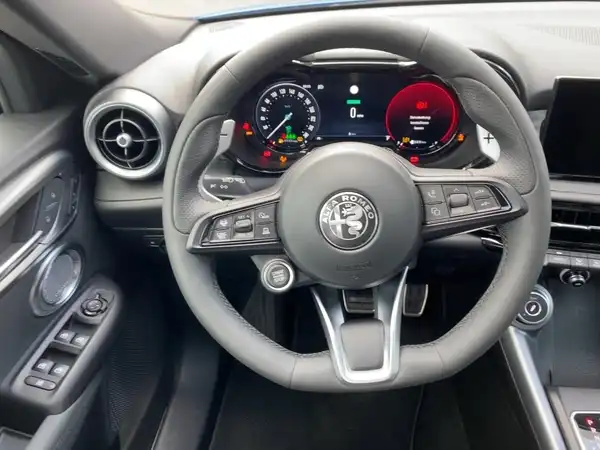 ALFA ROMEO TONALE VELOCE (9/15)