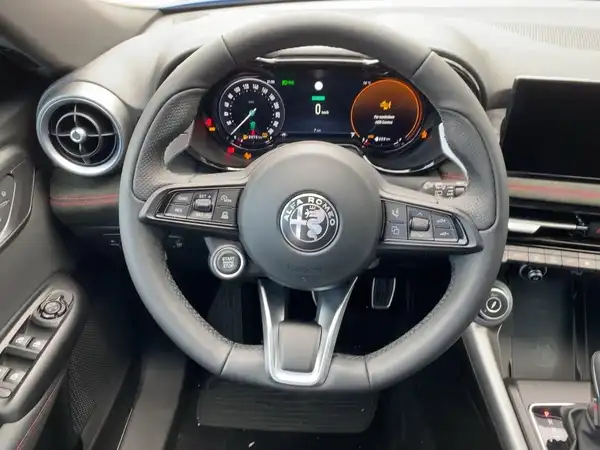 ALFA ROMEO TONALE VELOCE (9/15)