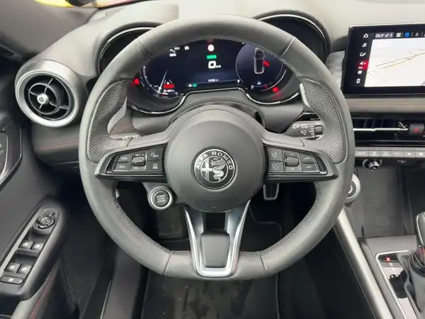 ALFA ROMEO TONALE VELOCE (9/15)
