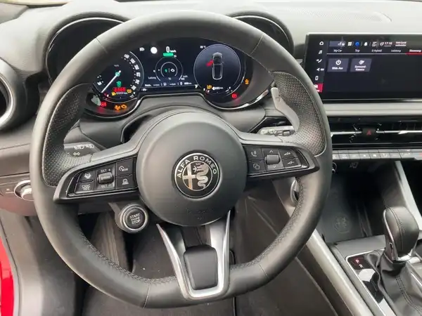 ALFA ROMEO TONALE VELOCE (9/15)