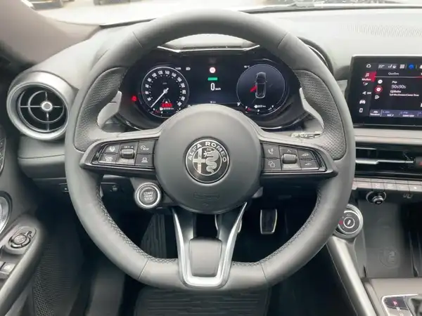 ALFA ROMEO TONALE VELOCE (9/15)