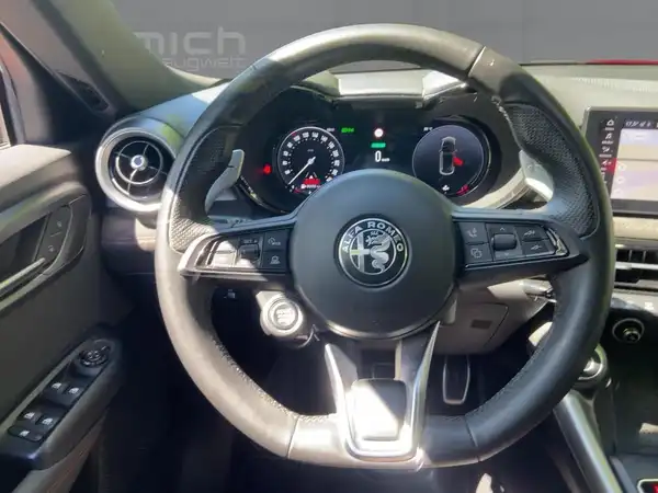 ALFA ROMEO TONALE VELOCE (9/15)