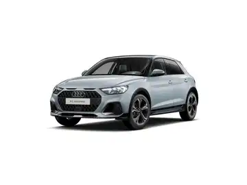 Das Bild zeigt einen silbernen AUDI A1 aus der Frontansicht.