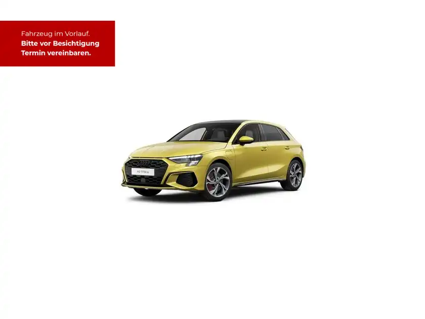 Das Bild zeigt einen gelben Audi A3 Sportback von der Seite. Im Bild sind das Händlerlogo und weitere Markierungen vorhanden.