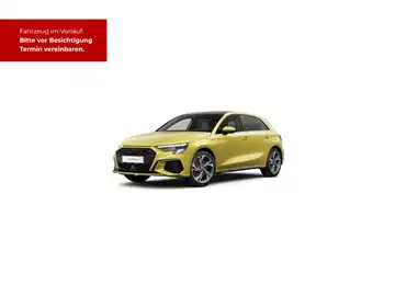 Das Bild zeigt einen gelben Audi A3 Sportback von der Seite. Im Bild sind das Händlerlogo und weitere Markierungen vorhanden.