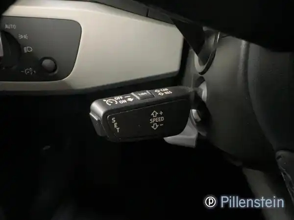 AUDI A4 LIMOUSINE (9/15)