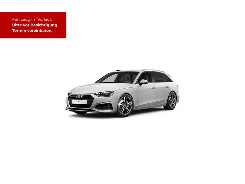 Das Bild zeigt einen silbernen Audi A4 Avant von der Seite. Es gibt eine Texteinblendung oben links mit der Nachricht, dass das Fahrzeug im Vorverkauf ist und ein Termin vereinbart werden muss.