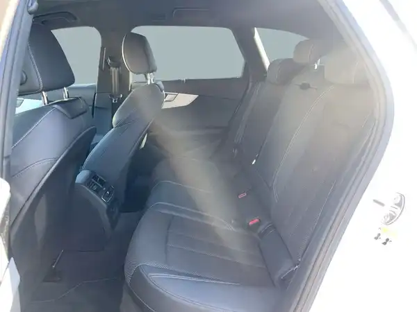 AUDI A4 AVANT (15/25)