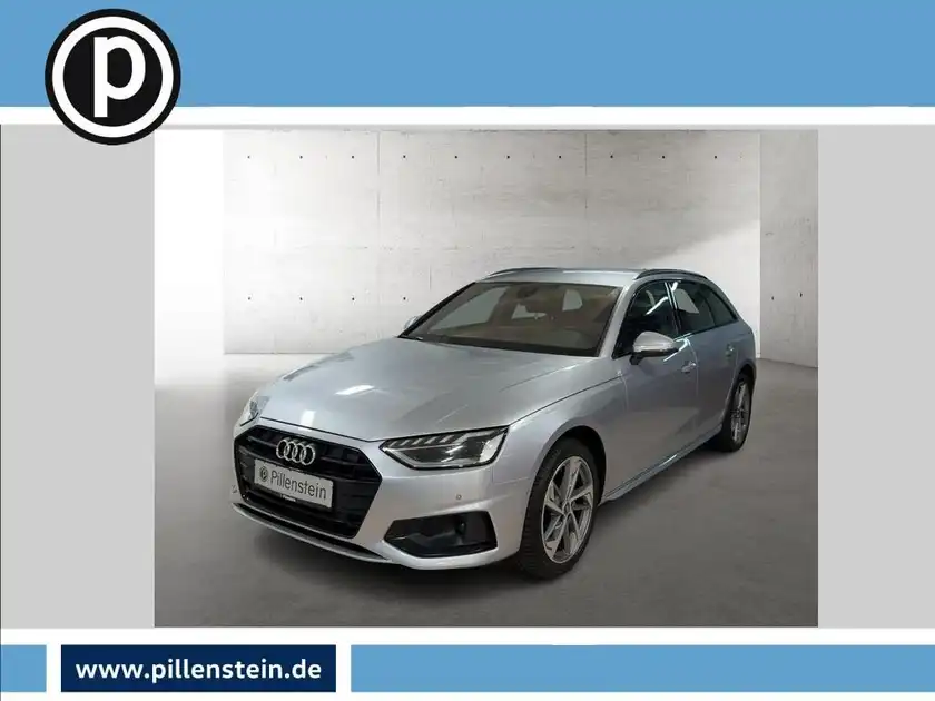 Das Bild zeigt einen silbernen Audi A4 Avant von der Seite. Es enthält das Händlerlogo von Pillenstein und hat markante Texteinblendungen.