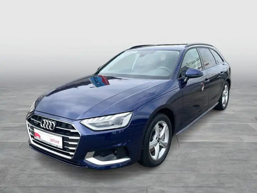 Das Bild zeigt einen blauen AUDI A4 AVANT von der Seite mit dem Händlerlogo.