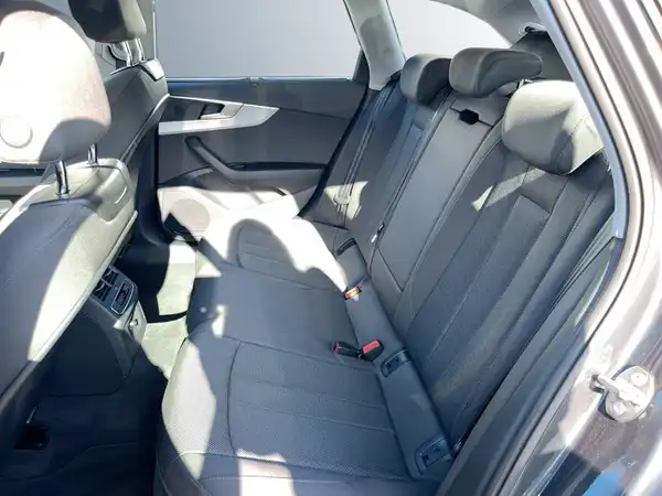 AUDI A4 AVANT (15/19)