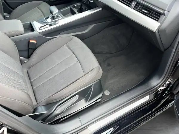 AUDI A4 AVANT (18/28)