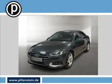 Das Bild zeigt einen grauen AUDI A4 Limousine von vorne. Es enthält das Händlerlogo und markante Texteinblendungen.