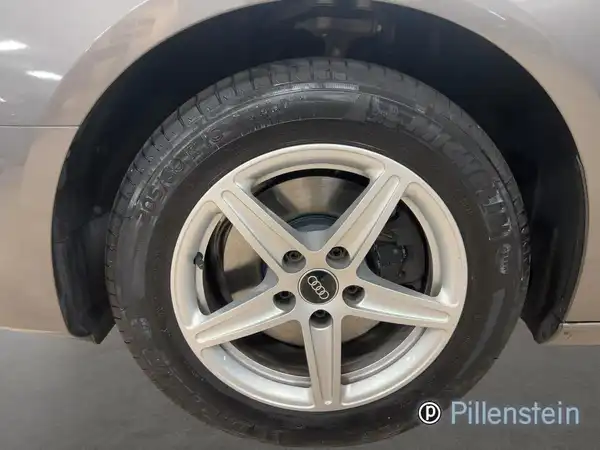 AUDI A4 AVANT (6/17)