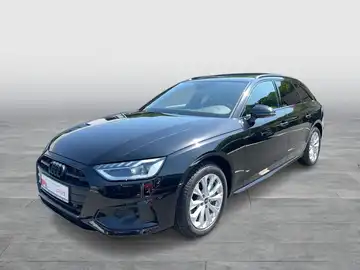 Das Bild zeigt einen schwarzen AUDI A4 AVANT, aufgenommen von der Seite. Es enthält ein Händlersymbol und markante Texteinblendungen.