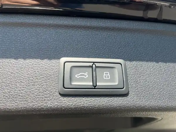 AUDI A4 AVANT (17/23)