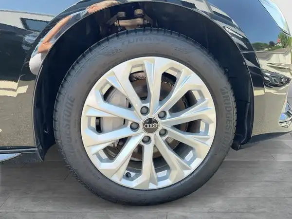 AUDI A4 AVANT (10/23)