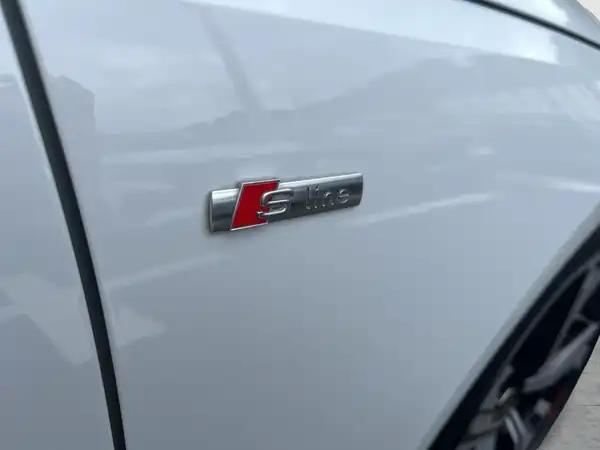 AUDI A4 AVANT (19/22)