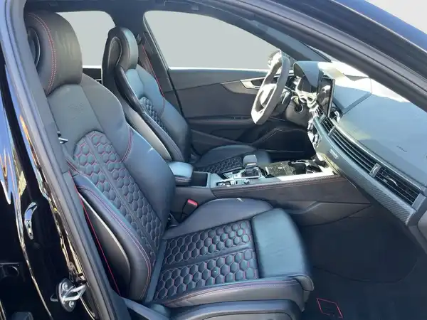 AUDI RS4 AVANT (17/19)