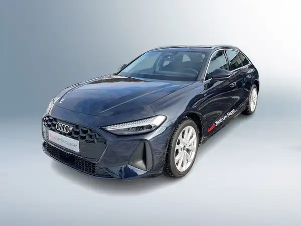 Das Bild zeigt einen schwarzen Audi A5 von der Seite. Es enthält das Händlerlogo und eine Texteinblendung.