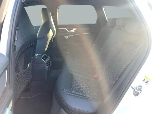 AUDI S6 AVANT (14/23)